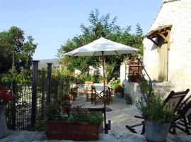 One bedroom apartement with enclosed garden and wifi at Abbateggio, hotelli kohteessa Abbateggio