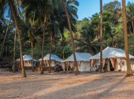Soneca Cola, glamping v mestu Cola