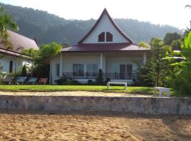 Peony Villa, 3 Bedroom Beachfront Pool Villa, puhkemaja Ko Changis