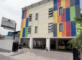 DPARAGON MT HARYONO, hostel σε Semarang