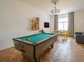 Super Central Billiard and Darts Big Apartment