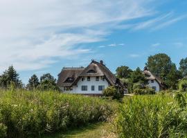 Haus am Bodden 02, hotel a Ahrenshoop