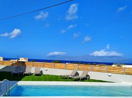 Balos Residence private pool Seafront Seaview, Hotel in Kissamos