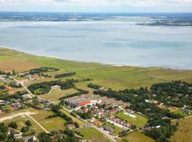 6 person holiday home on a holiday park in Bl vand: Blåvand şehrinde bir otel