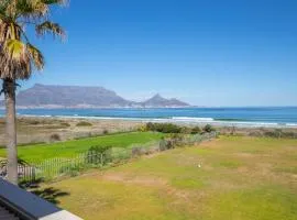 Villa Paradis - ocean front with views to behold!