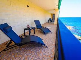 I Tri Scogghi , il mare dalla tua camera da letto