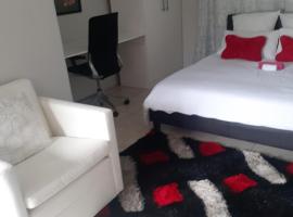 Ruros Guest House, hotell sihtkohas Kempton Park