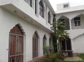 Vamoose Raj Palace, habitación en casa particular en Bharatpur
