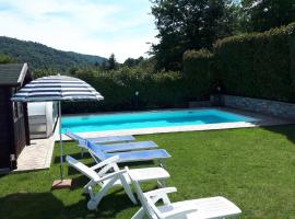 Chalet Dania, hotel met zwembaden in Pisano