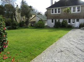 Lovely 3 Bed House Close to Carlyon Bay Beach!, holiday home in Carlyon Bay