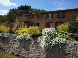 Auberge du Thiollet, hotel con estacionamiento en Montromant