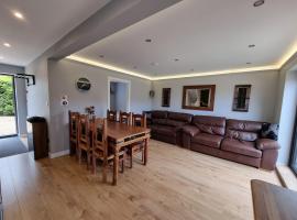 Crown Meadow - 4 Bedroom House - Heathrow - ExcellentStays, maison de vacances à Colnbrook