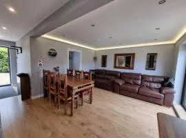 Crown Meadow - 4 Bedroom House - Heathrow - ExcellentStays