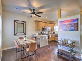 Modern Boho Retreat 3 Blocks to Dtwn and Rte 66, pet-friendly hotel in Williams