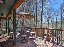 Smoky Mountain Cabin 4 Acres, 3 Mi to Gatlinburg, βίλα σε Gatlinburg