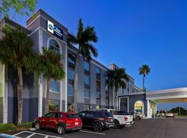 Best Western Fort Myers Inn and Suites: Fort Myers şehrinde bir otel