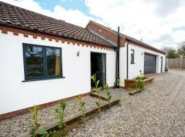 LITTLE HOUSE - Perfect for exploring The Broads