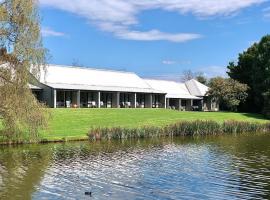 Briars Country Lodge, chalet i Bowral