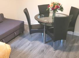 Homely Experience for Contractors,Grays, hotel in Grays Thurrock