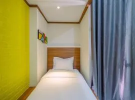 Cozy Studio with Bunk Bed at Dave Apartment near UI By Travelio