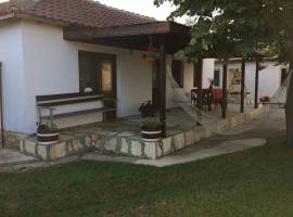 Guest House Kostadinovi، بيت عطلات في بلغاريفو