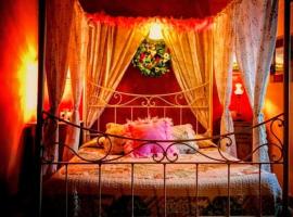 Room in Lodge - Romantic getaway to Cuenca at La Quinta de Malu, bed & breakfast a Valeria