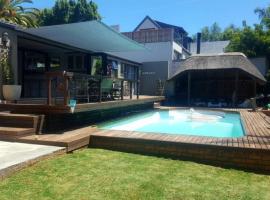 Sunny Open living family home in the Winelands, kotedžas Keiptaune