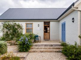 Nerf-af Cottage and private ROOMs at Onrus , Hermanus, hotel near Hermanuspietersfontein Cellars, Hermanus