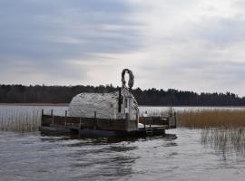 Gulbju māja - Swan house, paatelamu sihtkohas Usma