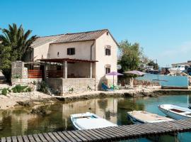 Holiday Home Delfar - LSJ100 by Interhome, villa in Nerezine