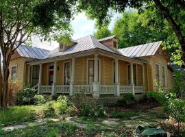 321# Downtown Antique Rose house, vacation home in San Antonio