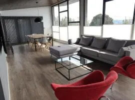 Casa Moderna con Vista al Lago