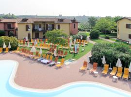 Apartment Eden by Interhome: Cavalcaselle'de bir golf oteli