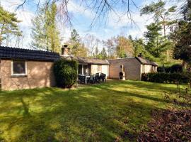 Appealing Holiday Home in Guelders near Forest，洛赫姆的飯店