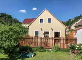 Holiday Home Parkany 2 by Interhome, hotel con estacionamiento en Bechyně