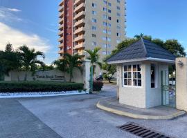 Beach-side condos at Turtle Beach Towers, hotel v mestu Ocho Rios