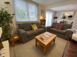 Meadowside Cottage, hotel in Bassenthwaite Lake