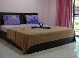 Candy House, bed & breakfast a Patong Beach