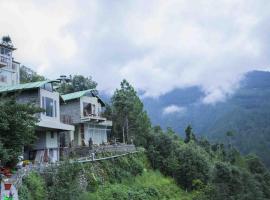 Seclude Ramgarh Cliff's edge, hotel with parking in Rāmgarh