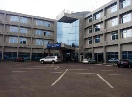 Room in Lodge - Golden Royale Hotel, guest house in Enugu