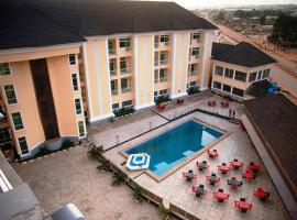 Room in Lodge - Hampton Towers Spa, feriebolig i Asaba