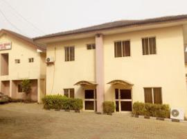 Room in Lodge - Grand Serene Hotel-ibadan, hotelli kohteessa Ibadan