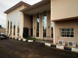 Room in Lodge - Orchard Hotel, Ibadan, hotel v destinaci Ibadan