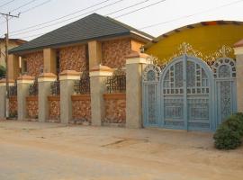 Room in Lodge - Owees Place-okota, maison d'hôtes à Lagos