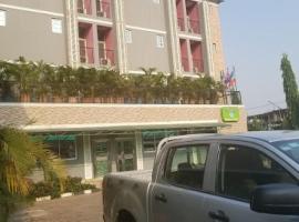 Room in Lodge - Solab Hotel and Suites Ikeja, pension in Ikeja