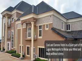 Room in Lodge - Sheriffyt Royale Hotel and Suites, ξενοδοχείο σε Ikorodu