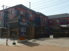 Room in Lodge - Wise Penny Suites and Spa, hotel in Asaba