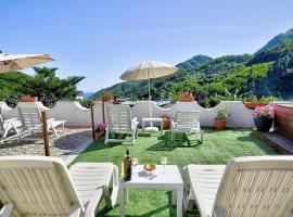 Villa Inn Costa: Tramonti'de bir havuzlu otel