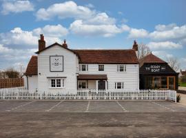The Ferry Boat Inn, hotel with parking in North Fambridge