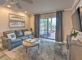 Cozy-Chic Condo with Pool Access 1 Block to Beach!, apartment in Lake Havasu City